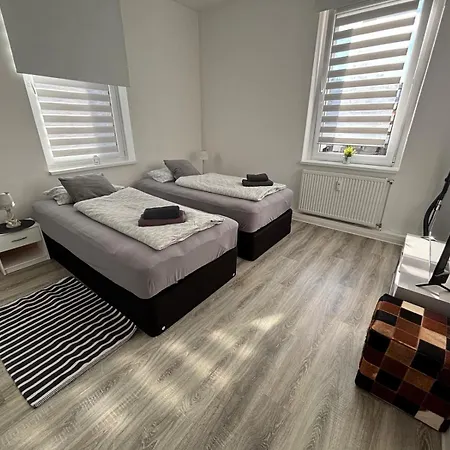Apartment, Ferienwohnung- Bad-kueche- Parkplatz * Брауншвейг