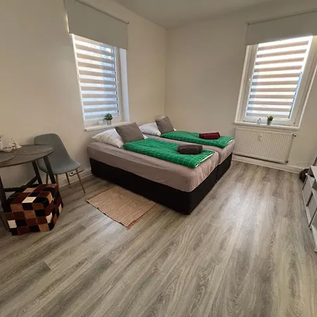 Apartment, Ferienwohnung- Bad-kueche- Parkplatz *