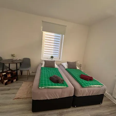 アパート Apartment, Ferienwohnung- Bad-kueche- Parkplatz *