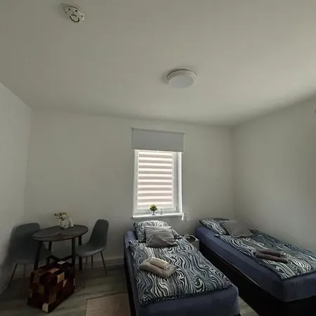 Appartement Apartment, Ferienwohnung- Bad-kueche- Parkplatz