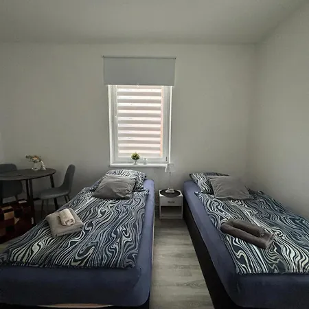 Apartment, Ferienwohnung- Bad-kueche- Parkplatz *